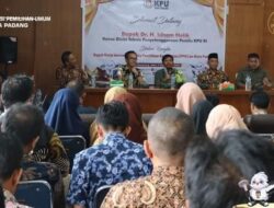 Komisioner KPU Pusat Motivasi PPK di Padang
