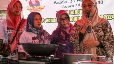 Dorong Peran Perempuan Tingkatkan Ekonomi Keluarga, Mak Ganjar Latih Kaum Ibu Buat Bola Ayam Krispi