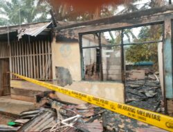 Dua Unit Rumdis Guru SDN 07 Koto Salak Terbakar