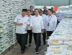 500 Warga Padang Terima Bantuan Beras dari Presiden Joko Widodo