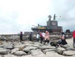PJ Walikota Ajak Pramuka dan PMI Bersihkan Pantai Gandoriah