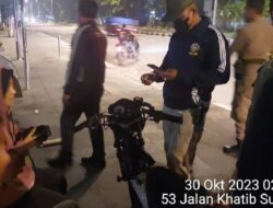 Pol PP Padang Bubarkan Muda Mudi Nongkrong Hingga Larut Malam