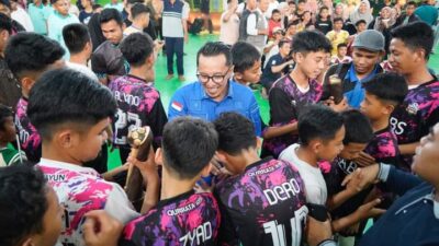 SMA 1 Batusangkar dan SMP IT Qurrata A’yun Juara Bupati Cup Futsal