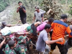 Jalan di Talamau Pasaman Barat Tertutup Longsor