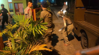 Diduga Rusak Kendaraan di Lampu Merah, “Manusia Silver” Diciduk Pol PP