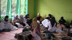 BDI Padang dan Koperindag Agam Latih Gen Milenial Agam Hiasan Jahit Tangan