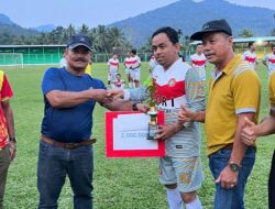 Tanah Datar FC Pertahankan Piala HUT PGRI Sijunjung