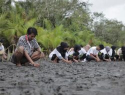Terinspirasi Ganjar Pranowo, OMG Sumbar bersama Masyarakat Tanam Mangrove di Pantai Penyu