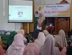 Nevi Zuairina Hadiri Seminar Parenting Bersama Wali Murid SDIT An Nadzir Payakumbuh