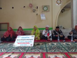 Bantuan ke Masjid Al Muhajirin di Pasaman Disalurkan Nevi Zuairina dari Program TJSL BUMN