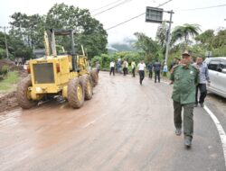 Gubernur Sumbar Salurkan Bantuan Logistik untuk Warga Terdampak Banjir dan Longsor di Pangkalan