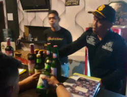 Satpol PP Padang Amankan Puluhan Botol Miras