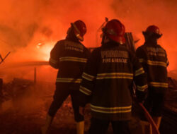 Satu Rumah dan Tiga Toko di Padang Hangus Terbakar