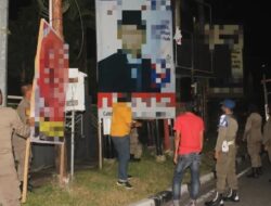 Pol PP Padang Tertibkan Spanduk dan Baliho Caleg