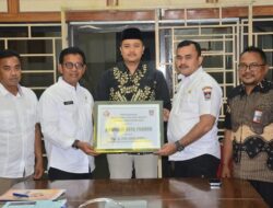Pemko Padang Serahkan Dana Hibah kepada Bawaslu