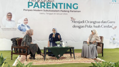 Fery Anies Baswedan Tularkan Pula Asuh Cerdas pada Emak-emak Piaman