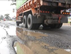 Ruas Jalan Nasional Lintas Sumatera Rusak Berat, Ancam Nyawa Pengendara