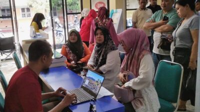 Warga Padang Antusias Manfaatkan Layanan Adminduk di Hari Libur