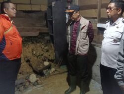 Rumah Warga Pampangan Padang Ditimpa Longsor