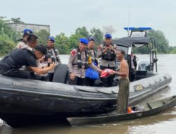 Ditpolairud Polda Riau Berbagi Sembako dan Ajak Warga Perangi Hoax Jelang Pemilu