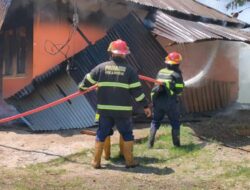 Kebakaran Hanguskan Dua Toko dan Satu Rumah di Padang, Kerugian Rp800 Juta