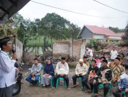 Basnaz Tanah Datar Distribusikan Bantuan untuk Korban Kebakaran di Koto Laweh
