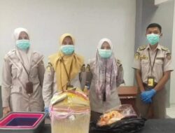 Petugas BKHIT Bandara Internasional Minangkabau Gagalkan Penyelundupan Buah Ilegal dari Malaysia