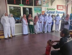 Petugas RSUD Muhammad Zein Painan Dibekali Keterampilan Penggunaan APAR