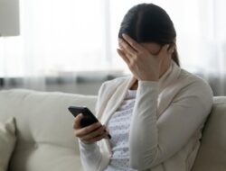 Waspada! Ini Ciri-ciri HP Disadap oleh Debt Collector Pinjol Legal atau Ilegal
