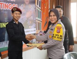 Cegah Penyelundupan Ganja, Kapolresta Bukittinggi Beri Penghargaan Petugas Lapas