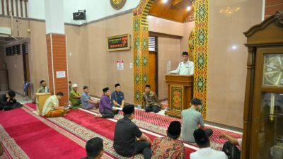 Raih Kemuliaan Ramadan: Gubernur Mahyeldi Berbagi Tausiah di Malam Pertama