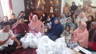 Saat Harga Sembako Melambung, Nevi Zuairina Bagikan Paket Ramadhan