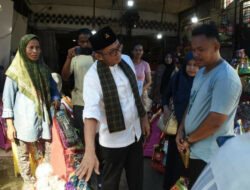 Pastikan Parcel dan Makanan Kemasan Aman, Wako Hendri Septa Sidak Swalayan Bersama BBPOM