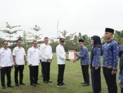 Serahkan 412 Petikan SK PNS, Bupati Safaruddin Minta Pegawai Ubah Paradigma Reformasi Birokrasi