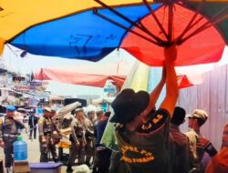 Penertiban PKL di Pasar Raya Padang Ricuh
