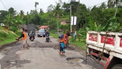 Empat Ruas Jalan Provinsi Menuju Batusangkar Diperbaiki