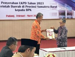 PJ Walikota Pariaman Serahkan LKPD 2023