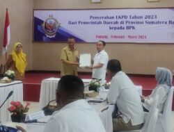 Bupati Rusma Yul Anwar Serahkan LKPD 2023
