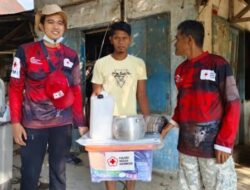 PMI Dharmasraya Bantu Korban Bencana Banjir di Pesisir Selatan 