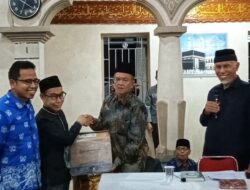Safari Ramadhan bersama Gubernur, KI Sumbar Salurkan Sedekah Al Quran
