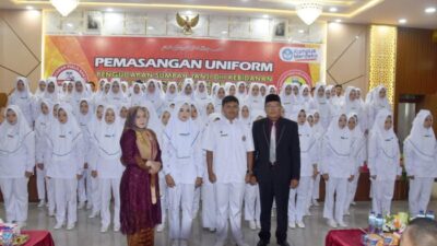 Stikes Piala Sakti Pariaman Lakukan Pemasangan Uniform