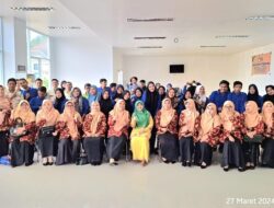 DWP UIN Imam Bonjol Padang Berbagi Paket Lebaran