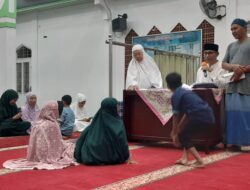 Anak Yatim dan Warga Kurang Mampu Terima Santunan dari Masjid Al Badriyah Abdul Azis Lubuk Basung