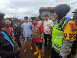 BPBD Agam Siapkan Kebutuhan Sahur Untuk Warga  Banjir Lumpur IV Angkek dan Sungai Pua.
