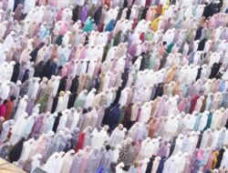 Ribuan Masyarakat Hadiri Sholat Idul Fitri 1445 H di Mapolda Riau