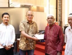 Ketua DPRD Sumbar Salurkan 76 Paket Bantuan untuk Seniman