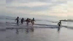 8 Pelajar Terseret Ombak di Pantai Air Manis Padang, 1 Meninggal 1 Hilang