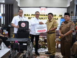 Dukung Peningkatan Layanan Publik Berbasis HAM, Semen Padang Serahkan Bantuan Kursi Roda dan Sarana Prasarana untuk MPP Bukittinggi