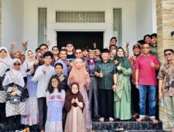 H. Almaisyar Rayakan Idul Fitri Bersama Keluarga Besar di Rumah Orang Tua