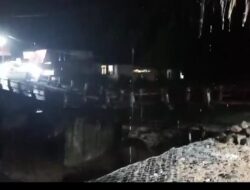 Jembatan Batang Sani Tandikek Patah Dihantam Arus Sungai